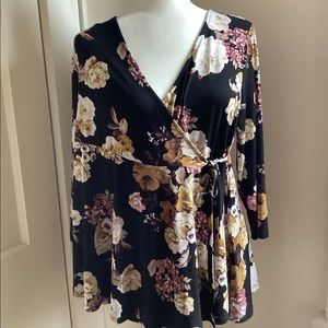 1X Torrid 3/4 sleeve faux wrap floral blouse